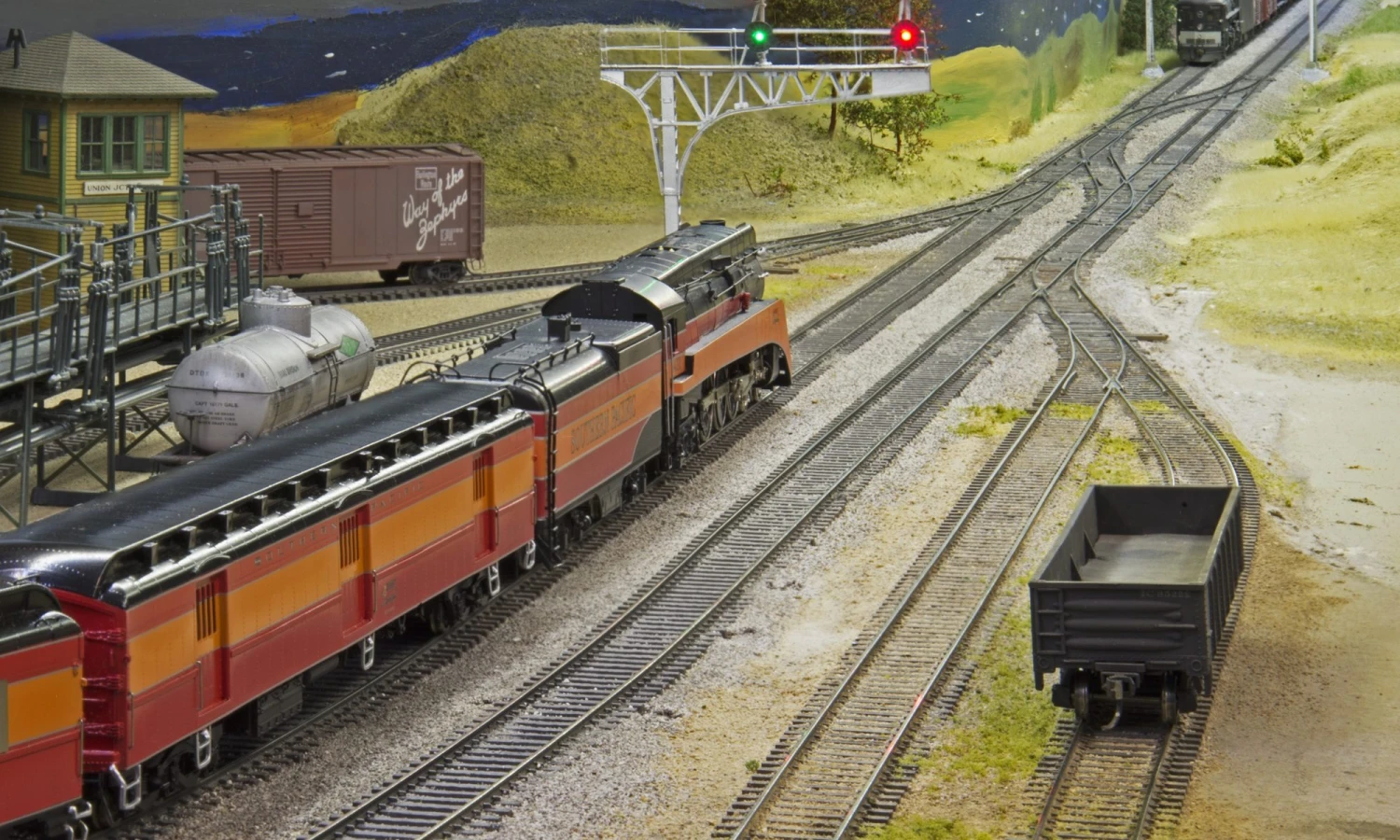 Model Train Hub -Model Train Hub SJ Daylight at Martinez 2 2000x1 1