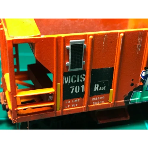 MACRail 804 - MOW Car Solar Panel (BNSF "Small Centered Between Ribs") - HO Scale Kit