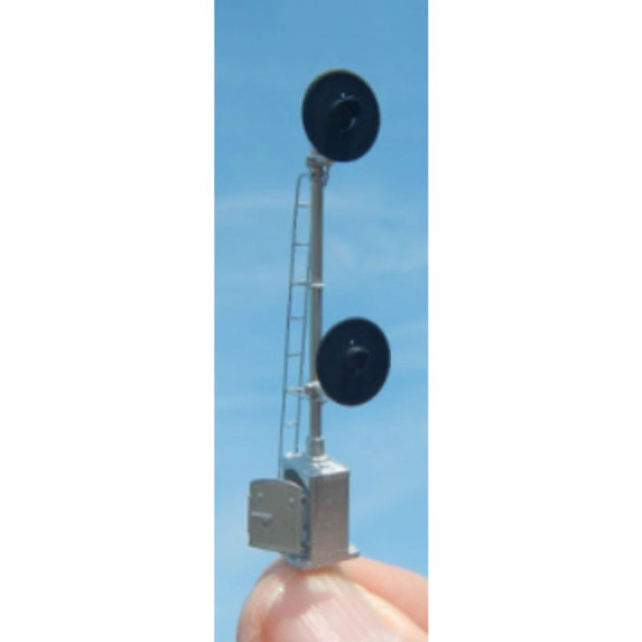 Showcase Miniatures 2303 - Short Cabinet Mount Searchlight Signal - HO Scale Kit 3 Showcase Miniatures 2303 - Short Cabinet Mount Searchlight Signal - HO Scale Kit
