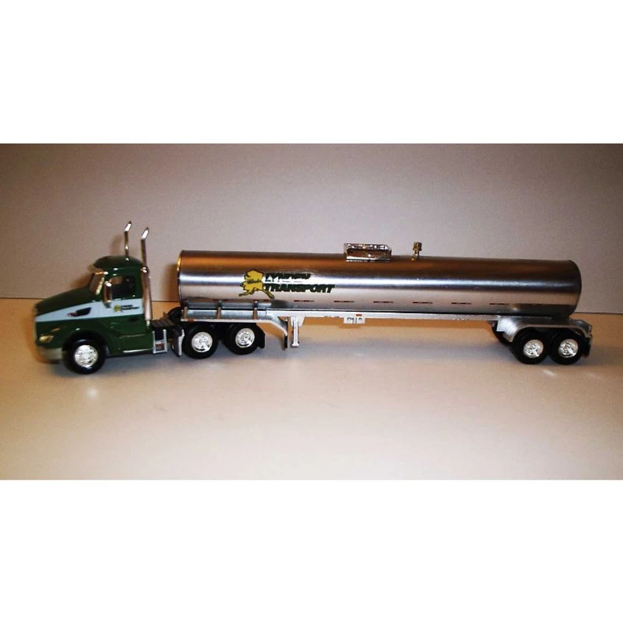 Trucks N Stuff TNS064 - Peterbilt 579 Day-Cab Tractor With Food-Grade Trailer - Assembled - HO Scale 3 Trucks N Stuff TNS064 - Peterbilt 579 Day-Cab Tractor With Food-Grade Trailer - Assembled - HO Scale
